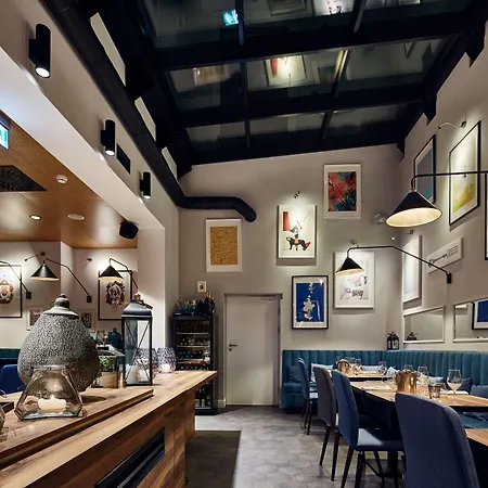 Hotel Indigo - Old Town By Ihg 4*